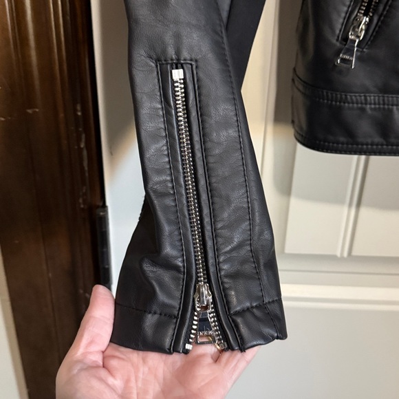 New Express Women's Black Leather Biker Jacket - Picture 7 of 9